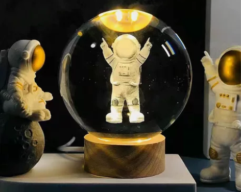 全新的宇宙系列水晶球小夜灯桌面卧室摆件情侣...
