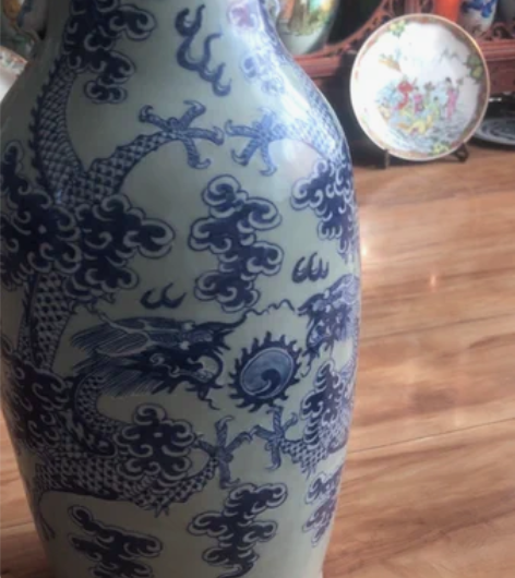 清代62公分二龙戏珠极品大瓶，画工精细釉水...