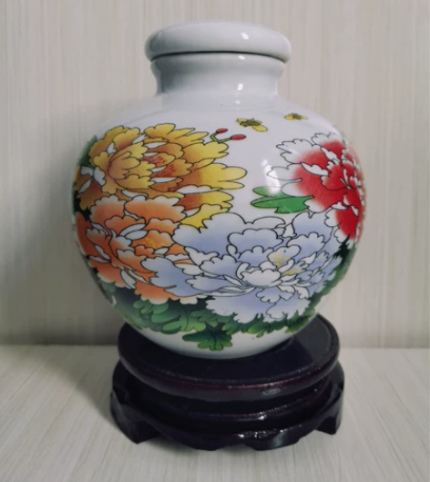 瓷瓶艺术摆件，装饰摆件，品相完好，二手物品...