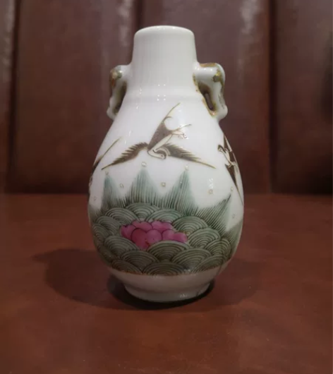 晚清民国《河清海晏》象耳尊。器形优美，画工...