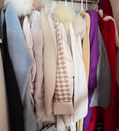 大衣外套，羊毛大衣，长款羽绒服 199一个...