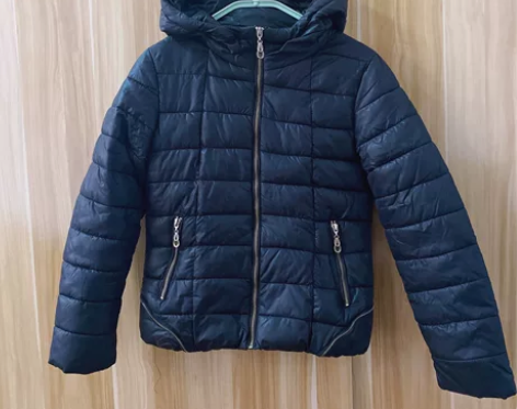 短款棉服，S码，衣服很厚实保暖，没有破损瑕...