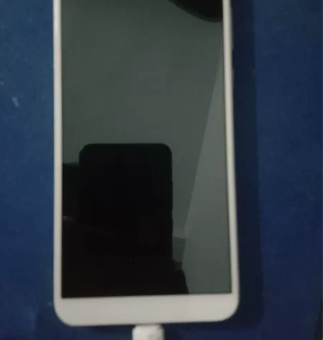 华为畅享7s手机，4+64G，开机屏幕不亮...