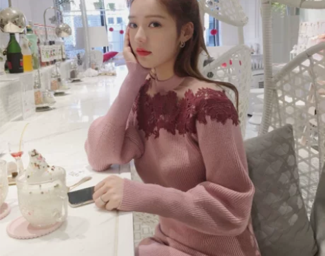美美的夏夏：蕾丝花边拼接灯笼袖针织连衣裙秋...