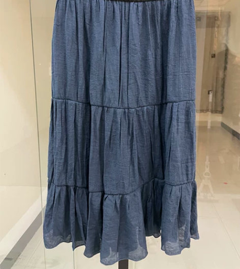 全新日单半身裙大摆裙，M码裙长70腰围64...