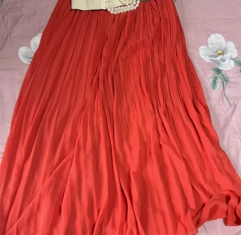 百褶裙 感兴趣的话点“我想要”和我私聊吧～...