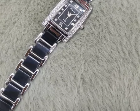 全新方形带钻商品金米欧手链手表实体店清仓处...