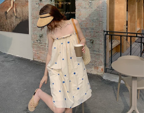 林晕晕 初恋抹胸吊带连衣裙可两穿纯欲风a字...