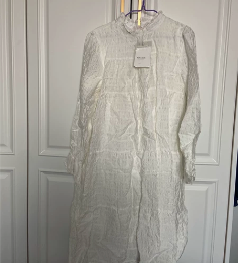 全新带吊牌白色连衣裙，木耳花边领娃娃蛋糕裙...