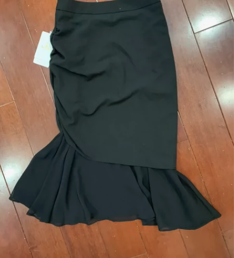 清衣柜，s码 雪纺鱼尾裙半裙 全新带吊牌 ...