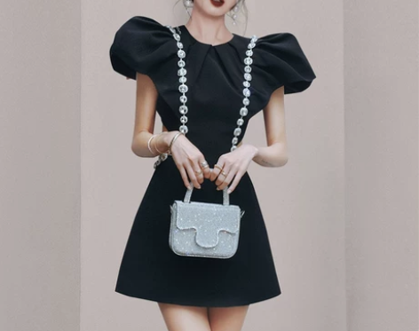 重工洋气水钻钉珠露腰黑色连衣裙女夏小香风收...