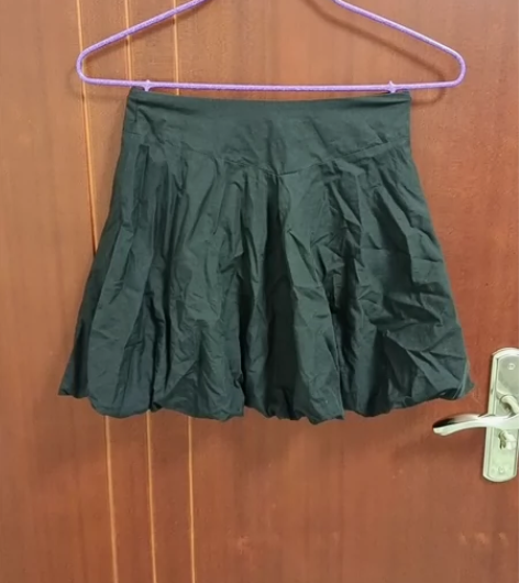 春夏款黑色花苞裙 S码，腰围68，裙长41...