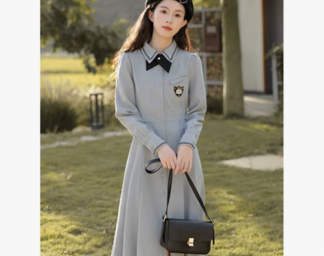 木易易法式桔梗连衣裙秋冬2023新款设计感...