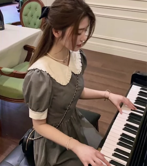 法式学院风灰色连衣裙 不适合自己就穿过几个...