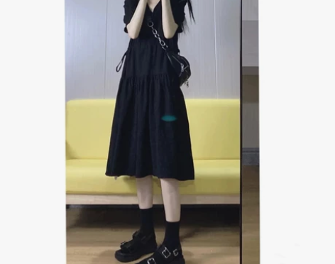 【初夏上新价】2022年新款小众设计感v领...