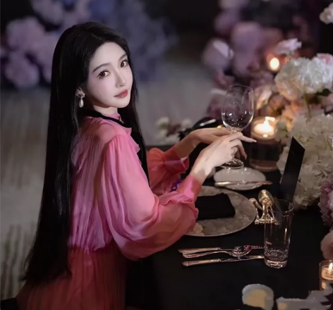 Gucci古驰新品粉色玫红色真丝长款连衣裙...