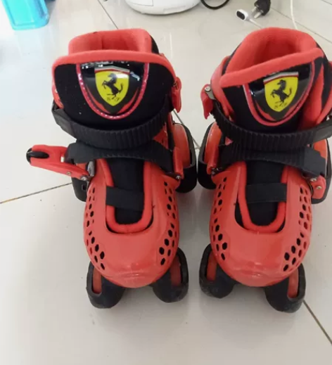 法拉利（Ferrari）溜冰鞋儿童四轮滑轮...