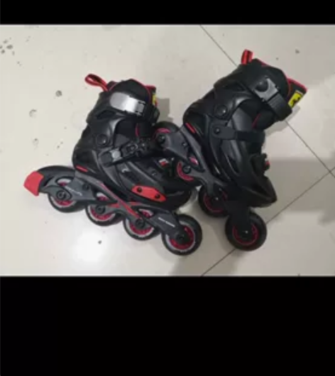 全新儿童轮滑鞋转让：法拉利（Ferrari...