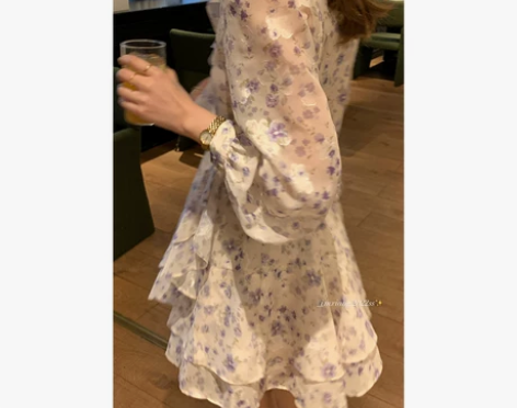 im向自制 V领木耳边碎花连衣裙女仙春夏温...