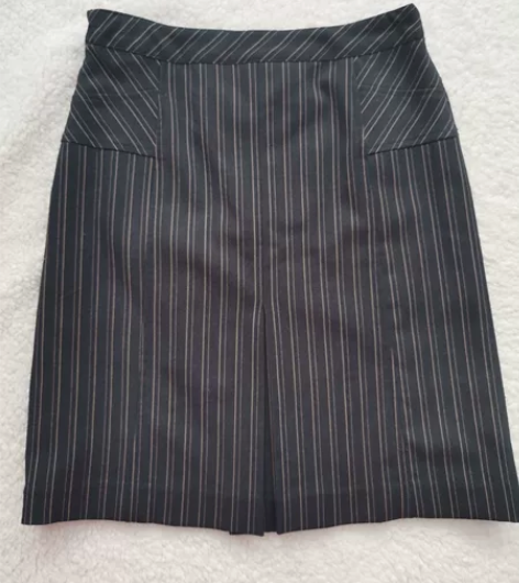 条纹职场半裙 适合穿搭 有些份量 不含羊毛...