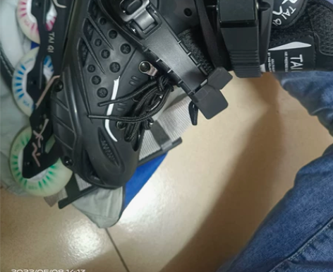 轮滑鞋男女溜冰鞋成年成人直排轮大学生平花轮...