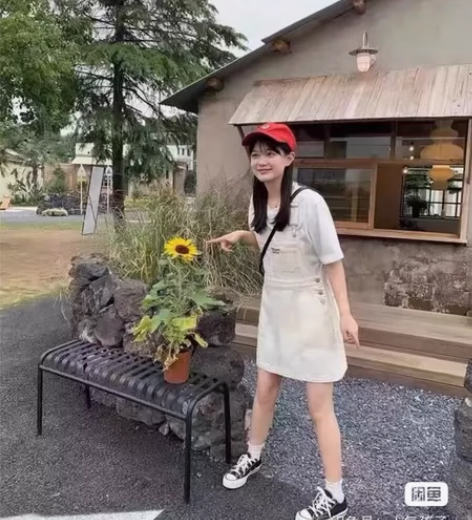 杏色牛仔背带裙女夏季2023新款    只...