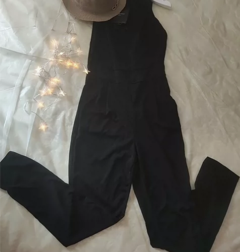 无袖连体黑色气质连体裤，背部设计镂空 总长...