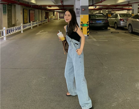 牛仔背带裤 感兴趣的话点“我想要”和我私聊...