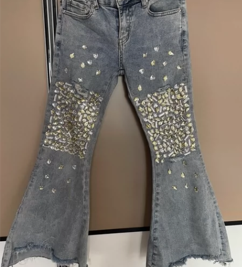 欧货重工牛仔喇叭裤，牛仔面料柔软，弹力很大...