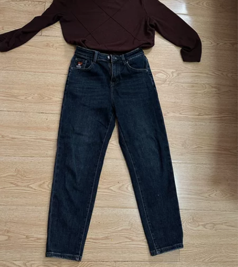 高腰直筒深色牛仔裤便宜出   质量非常非常...