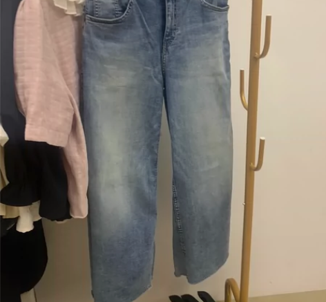 HM阔腿牛仔裤，软牛仔，穿着很舒服，尺码1...