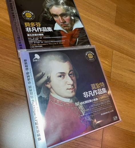 黑胶唱片；一共3张、前两张几乎全新、只是试...