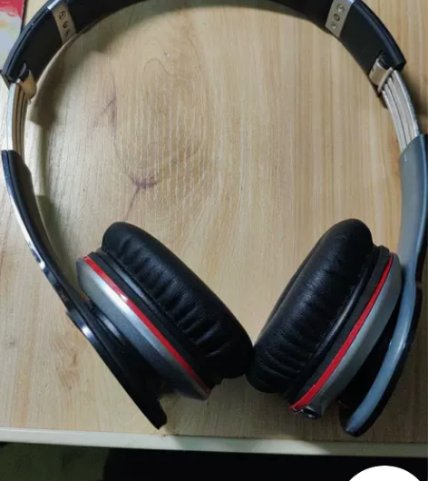 魔声beats solo hd，整副耳机便...