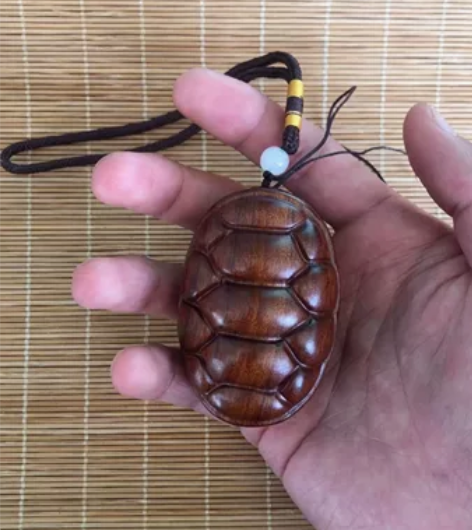 富甲天下 老挝花梨木手把件实木雕刻， 无瑕...