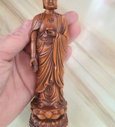 黄杨木雕佛像，头部有断裂，粘一下基本看不出...