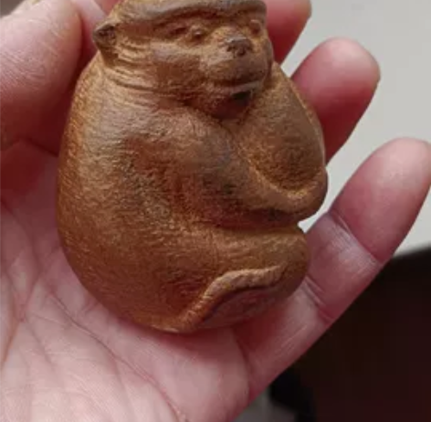 木雕手把件，猴子抱桃，售出不退不换。 感兴...
