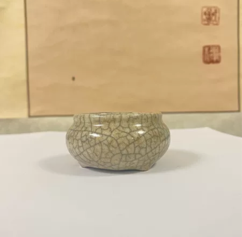 旧藏哥釉小琴炉，年代自定，全美品。文房雅器...