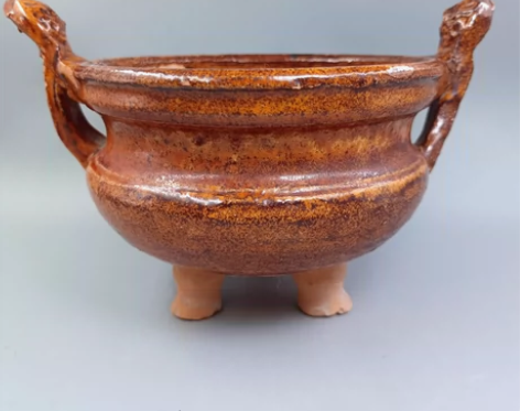 华宁窑如意耳黄釉老香炉 感兴趣的话点“我想...