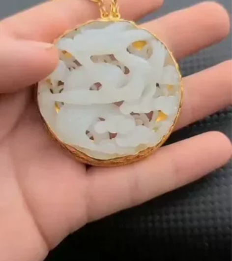 珍藏，纯银鎏金，镶嵌和田玉龙牌，做工精细，...