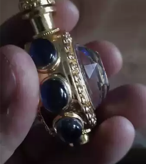 银鎏金宝石鼻烟壶，器型漂亮，工艺完美，每次...