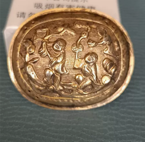 老银鎏金帽正。应该是民国时期的江浙一带工艺...