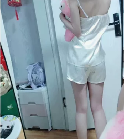 女大学生闲置优惠出 ，很多都是新的，吊带，...