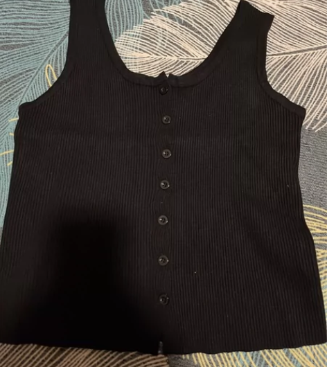 黑色背心，长度肚脐以下 感兴趣的话点“我想...