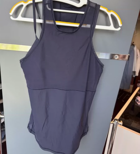 LuLulemon 背心 上衣 6码 带内...