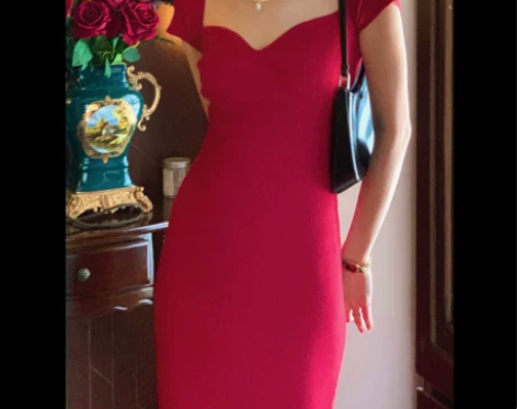 Haze禾枝《红与黑》法式简约花瓣领针织连...