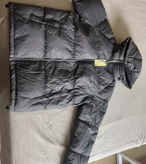 全新，英爵伦羽绒服，过年买的，天气太热，一...