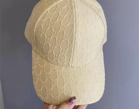 新入手的新款棒球帽,奶白色,高品质帽型很正...