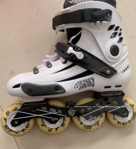 学生款社团单排溜冰鞋发光旱冰鞋轮滑鞋成年专...