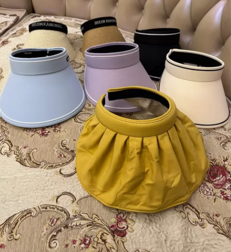 去年一年买的防晒帽 几乎没怎么戴过 有的还...