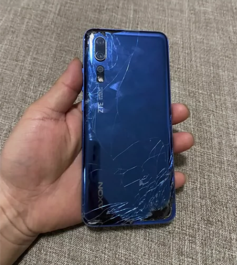 中兴axon10pro碎屏手机出售，外破后...